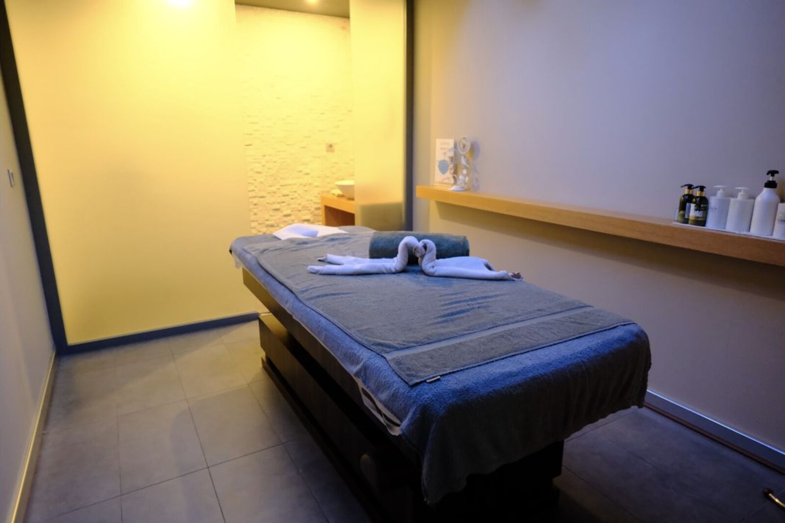 Salus SPA aromaterapi için hazırlanmış masaj odası
